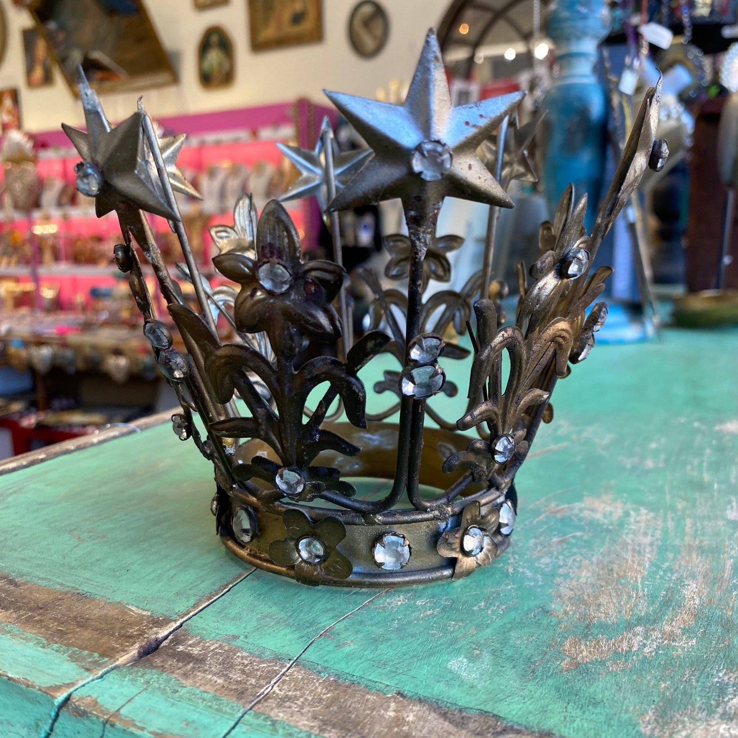 Fancy Crowns Candle cover